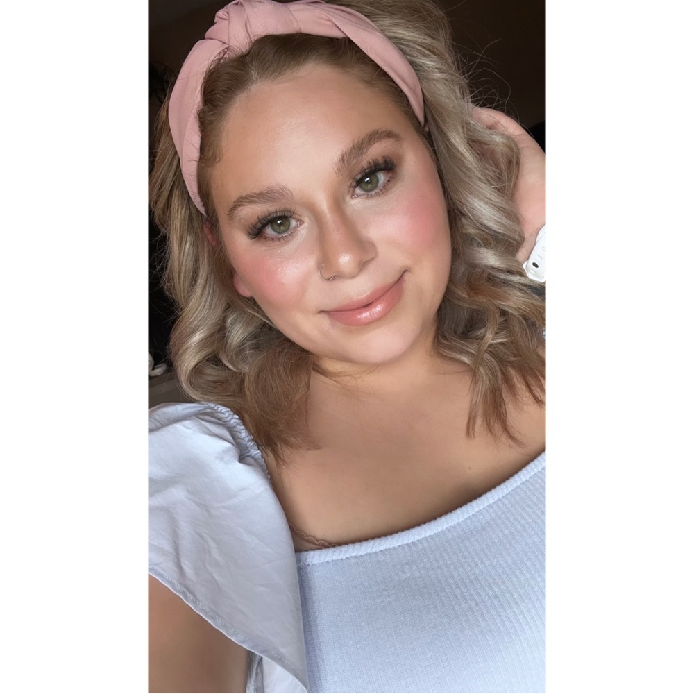 Meet your Posher, Adrianna